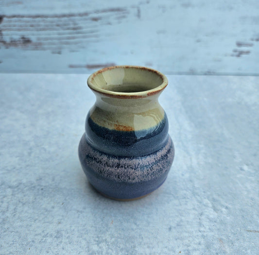Bud Vase》Cream and Purple
